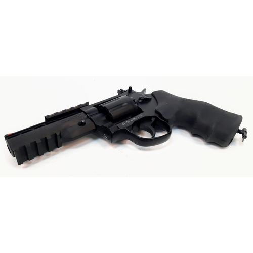 1126 - An Excellent Condition Gamo Gr-Stricker .177 Pellet CO2 Adult Pistol. Complete with its hard case an... 