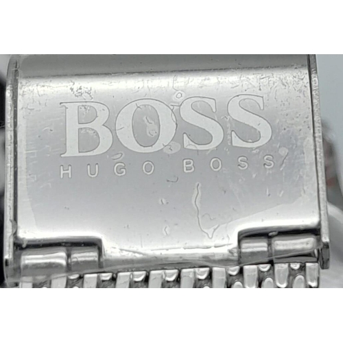 1359 - A Stylish Designer Hugo Boss Gents Watch. Stainless steel bracelet and case - 41mm. Metallic grey di... 