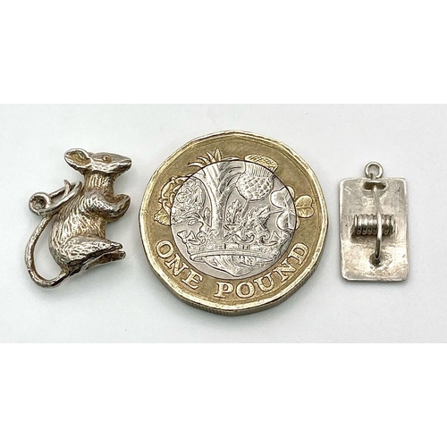 1273 - 2 X STERLING SILVER CHARMS RAT AND RAT TRAP! 4G