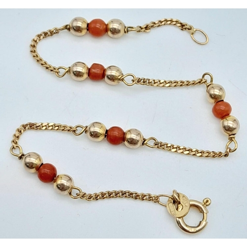 1296 - A 9K YELLOW GOLD CORNELIAN SET BRACELET. 2.5G