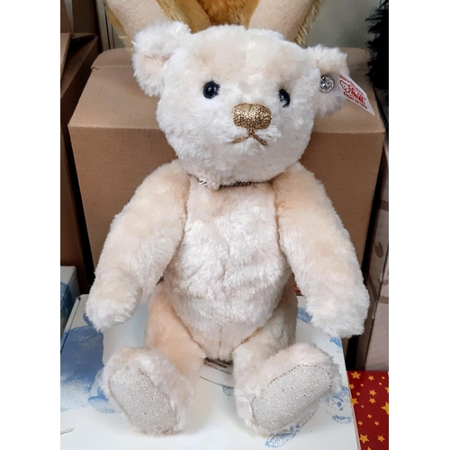 1082 - A collection of seventeen adult collectable teddy bears. Please, see list for more information and p... 