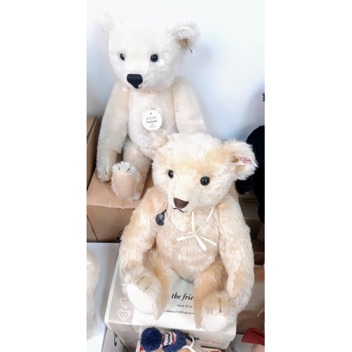 1082 - A collection of seventeen adult collectable teddy bears. Please, see list for more information and p... 