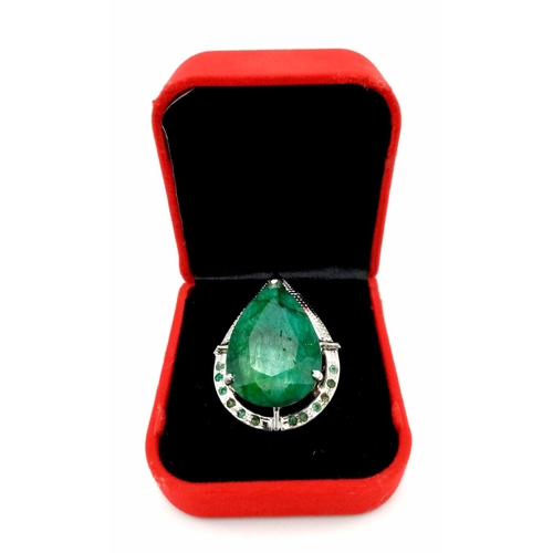 549 - An Emerald Tear Drop 925 Silver Ring. 30ct. W-17g. Size Q/R. Comes with a presentation case. Ref: VO... 