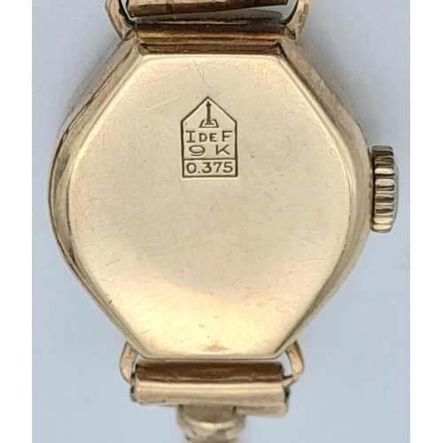 58 - A Vintage 9K Gold Lacorda Ladies Watch. 9K gold bracelet and case - 15mm. 17 jewels. Mechanical move... 