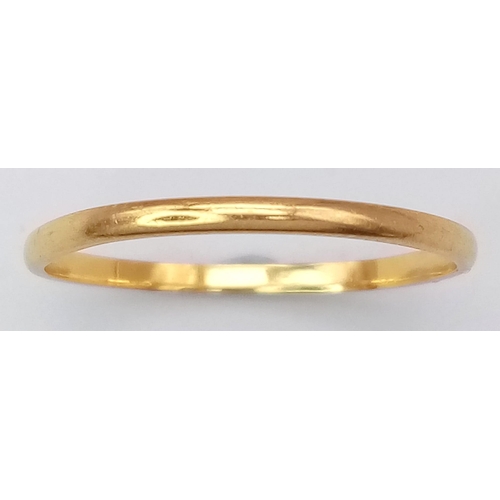 825 - A 22K GOLD SLIM BAND RING .  1.3gms