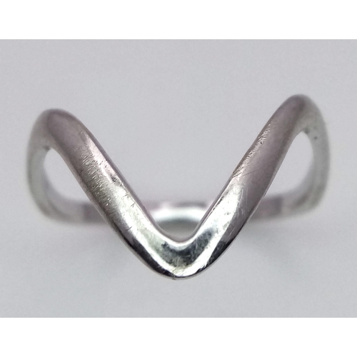 1491 - A 10K WHITE GOLD WISHBONE RING .  1.2gms   size J/K