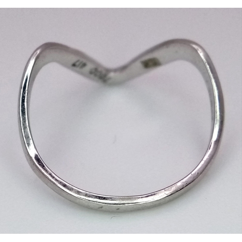 1491 - A 10K WHITE GOLD WISHBONE RING .  1.2gms   size J/K