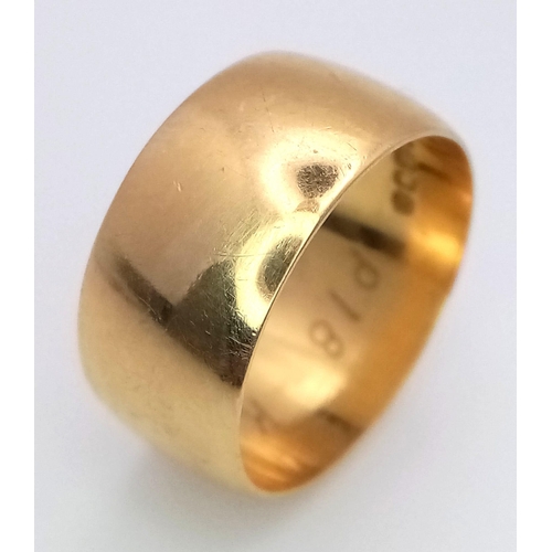 33 - A Vintage 18K Yellow Gold Band Ring. 8mm width. Size K. 5.3g weight. Full UK hallmarks.