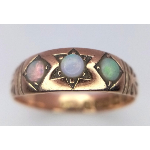 78 - A Vintage 9K Yellow Gold Three Opal Gemstone Ring. Beautiful colour-play. Size M. 1.9g weight.