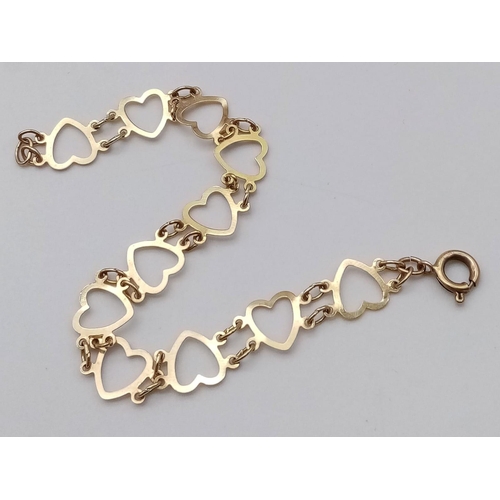 1467 - A 9K Yellow Gold Heart Link Bracelet. 16cm length. 2.6g weight.