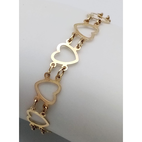 1467 - A 9K Yellow Gold Heart Link Bracelet. 16cm length. 2.6g weight.