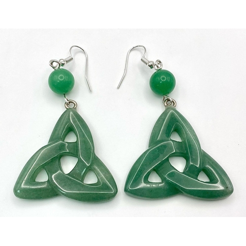 250 - A quality green jade necklace with pendant and earrings in an “eternal triangle” design symbolising ... 