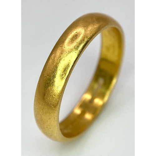 38 - A Vintage 22K Yellow Gold Band Ring. 4mm width. Size O. 5.32g weight. Full UK hallmarks.