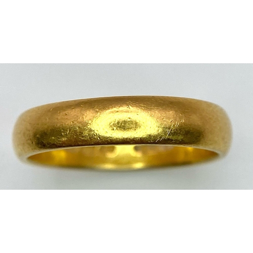 38 - A Vintage 22K Yellow Gold Band Ring. 4mm width. Size O. 5.32g weight. Full UK hallmarks.