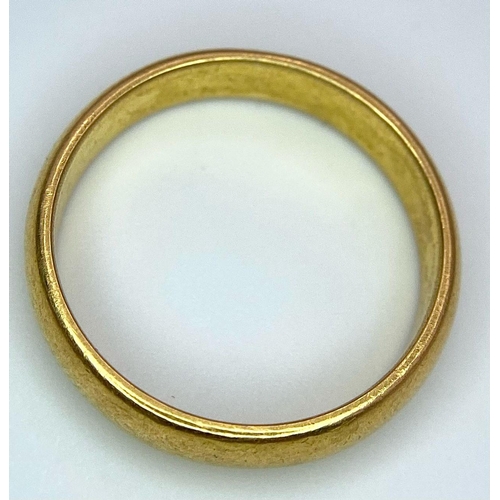 38 - A Vintage 22K Yellow Gold Band Ring. 4mm width. Size O. 5.32g weight. Full UK hallmarks.