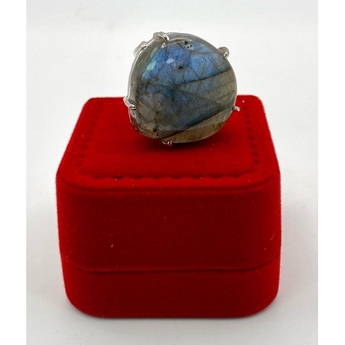 846 - A Labradorite 925 Sterling Silver Ring. Teardrop shape -50ct. W-22g. Size P. Comes with a presentati... 