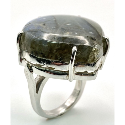 846 - A Labradorite 925 Sterling Silver Ring. Teardrop shape -50ct. W-22g. Size P. Comes with a presentati... 