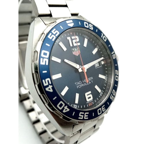 864 - A Tag Heuer Formula 1 Gents Watch. Stainless steel bracelet and case - 43mm. Blue dial with date win... 