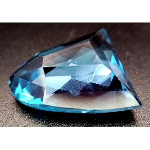 828 - An 18ct Apatite/Aquamarine Blue Gemstone. Angular cut with no visible marks or inclusions. No certif... 