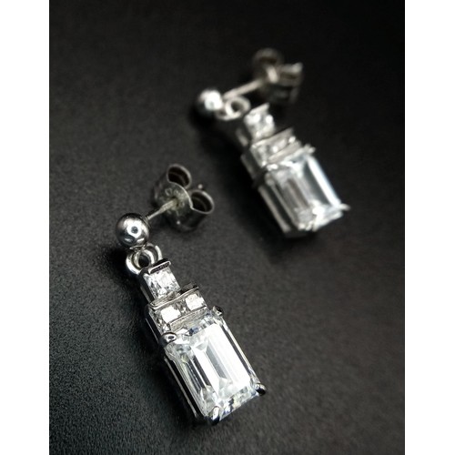 1674 - A pair of 9k white gold drop earrings - set with cubic zirconia. 3.1g