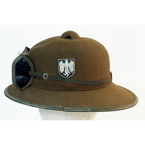 209 - WW2 Second Pattern 1942 Issue Africa Corps Tropical Pith Helmet & Sand Goggles. Nice clean examp... 