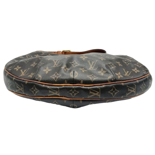 113 - A Louise Vuitton Monogram Croissant GM with Vachetta Leather Trim and Strap. Gold Tone Hardware. 39c... 