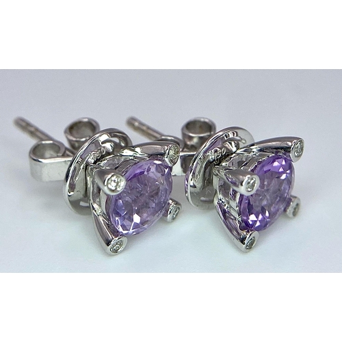 221 - A PAIR OF 18K WHITE GOLD DIAMOND & AMETHYST STUD EARRINGS. TTOAL WEIGHT 2.9G