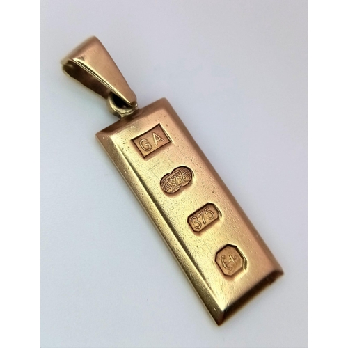 254 - A 9K yellow gold bar pendant 3cm X 1.2cm, 8.1g

ref: SH1360I