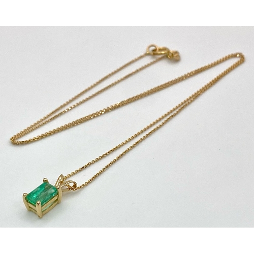 268 - An 18K Yellow Gold Emerald Pendant on an 18K Gold Disappearing Necklace. 10mm and 40cm. 1.35g total ... 