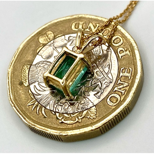 268 - An 18K Yellow Gold Emerald Pendant on an 18K Gold Disappearing Necklace. 10mm and 40cm. 1.35g total ... 