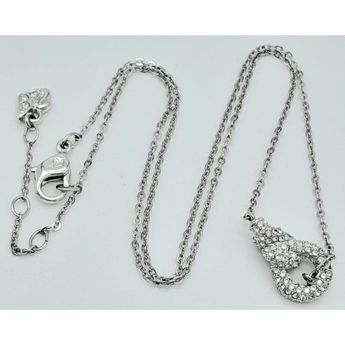 1189 - A SWAROVSKI CRYSTAL NECKLACE. TOTAL WEIGHT 4.45G. TOTAL LENGTH 39CM.