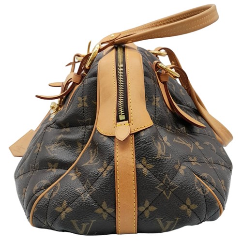 31 - A Louis Vuitton Monogram Etoile Bowling Bag. Quilted leather exterior with gold-toned hardware, padl... 