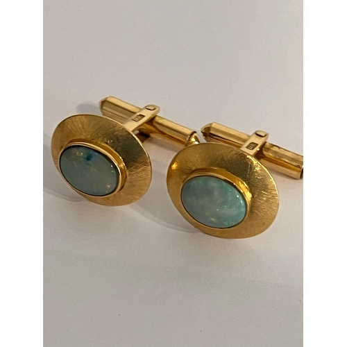 182 - Magnificent PAIR of 14 carat GOLD CUFFLINKS set with GREEN OPAL. 10.69 grams.