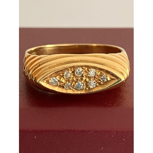 322 - 18 carat hallmarked YELLOW GOLD RING with DIAMOND CLUSTER Set to top. 3.3 grams. Size K 1/2 - L.