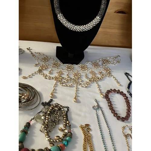 707 - Large selection of Costume Jewellery To include some exceptional Necklaces and Bracelets.