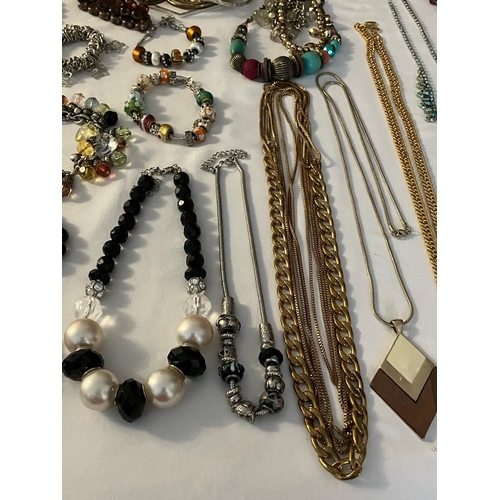 707 - Large selection of Costume Jewellery To include some exceptional Necklaces and Bracelets.