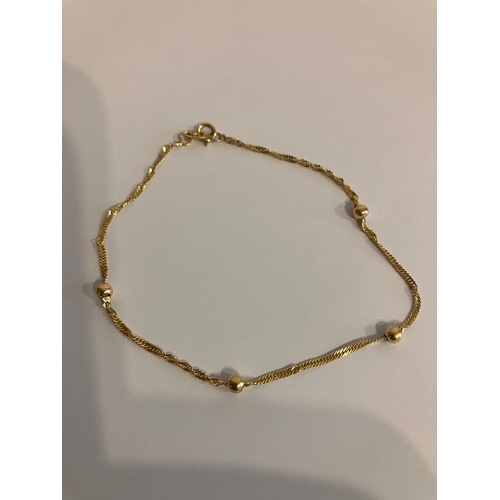 735 - 9 carat YELLOW GOLD FINE CHAIN BOULES BRACELET. 0.90 grams. 18 cm.