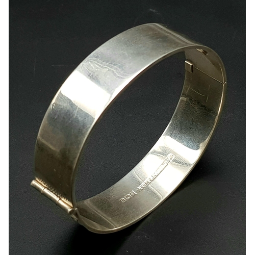 470 - A Vintage 1976 Fully Hallmarked Silver Leaf Detail Hinge Bracelet. 6cm Width, Depth 1.5cm, Gross Wei... 