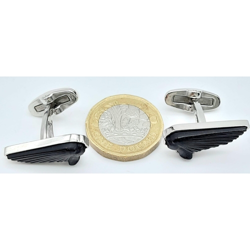 529 - An Excellent Condition Pair of Lalique Victoire Mascottes Bar Back Cufflinks. 2.4cm Length