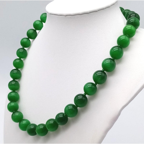 1579 - A Green Cat's Eye Beaded Necklace. 12mm beads. 42cm necklace length