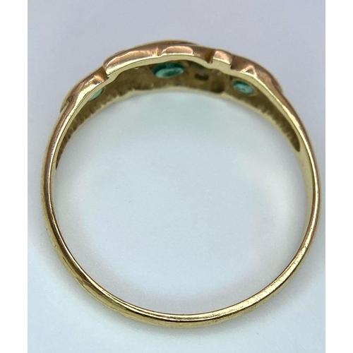 110 - A 9K YELLOW GOLD DIAMOND & EMERALD RING. TOTAL WEIGHT 1.7G. SIZE N