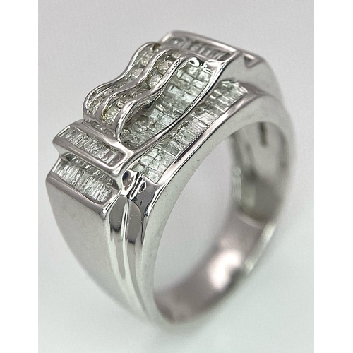 577 - A FABULOUS 9K WHITE GOLD GENTS RING WITH 1CT OF DIAMONDS TO ENHANCE THIS HANDSOME PIECE OF JEWELLERY... 