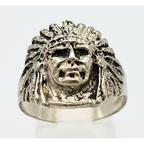 773 - A Rare Vintage or Older Silver Native American Indian Head Ring Size P. Crown Measures 1.6cm Long. R... 