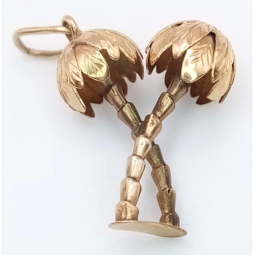 262 - A 18K YELLOW GOLD PALM TREE CHARM. TOTAL WEIGHT 2.2G