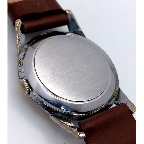 1039 - A Vintage Rotary Mechanical Gents Watch. Brown leather strap. Stainless steel case - 33mm. Cream dia... 