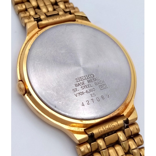 1068 - A Vintage Seiko Quartz Gold Plated Gents Dress Watch. Gold plated bracelet and case - 34mm. Black di... 