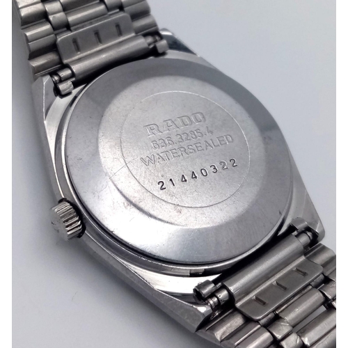 1075 - A Vintage Rado Voyager Automatic Gents Watch. Stainless steel bracelet and case - 34mm. Metallic gre... 