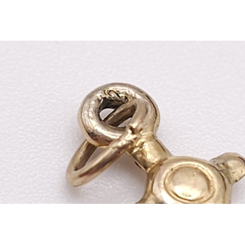 1056 - A 9K YELLOW GOLD ANCHOR CHARM. TOTAL WEIGHT 0.6G