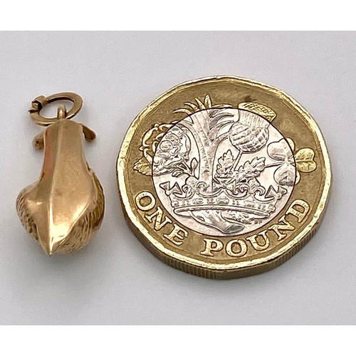 516 - A 9K YELLOW GOLD SNAIL CHARM. TTOAL WEIGHT 0.8G