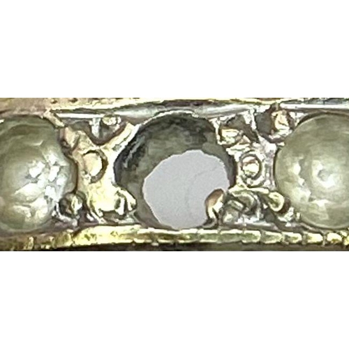 1055 - A 9 K yellow gold, stone set, eternity ring. One stone missing. Size: O, weight: 2.7 g.